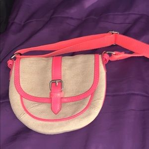 Crossover beige bag with neon pink lining